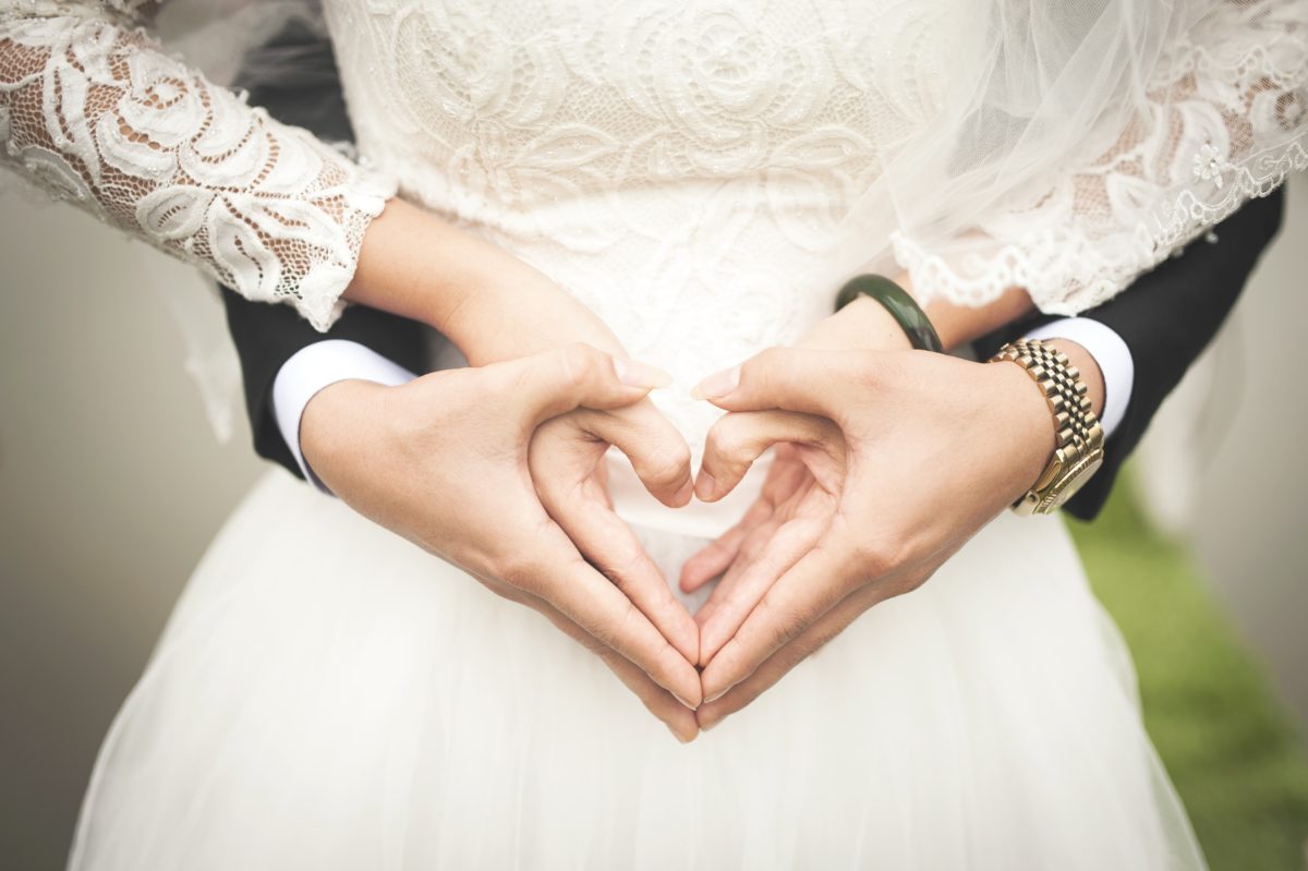 Tradizioni matrimoniali: le 5 cose che la sposa deve indossare